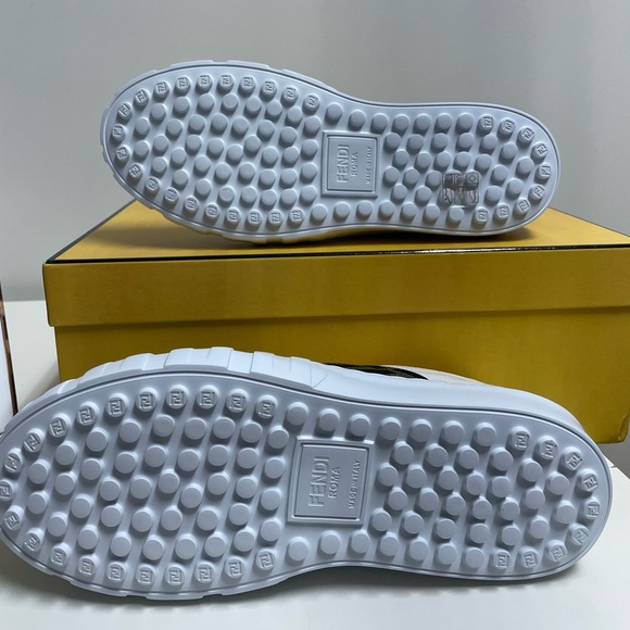 Fendi low top logo sneaker - Picture 3 of 6